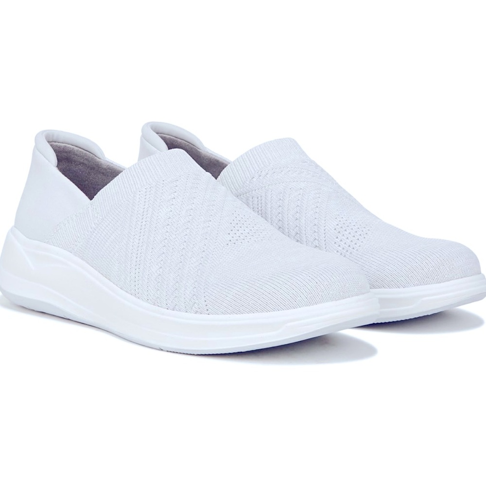 New ~ Bzees Women’s Triumph Slip On